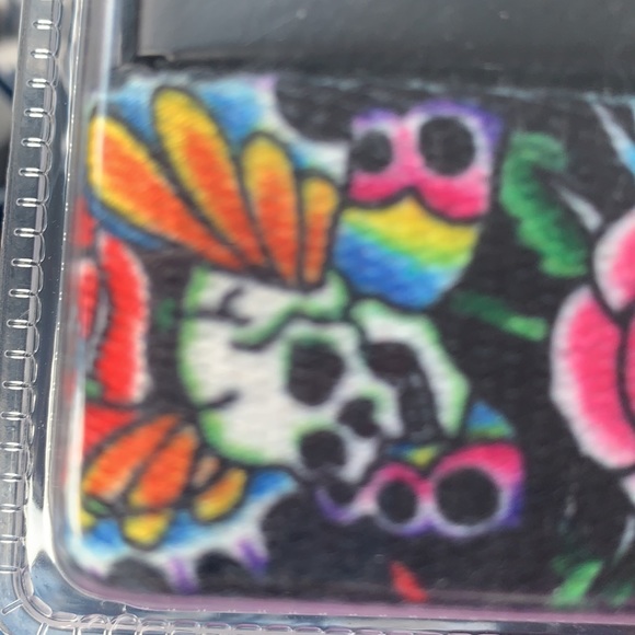 ED HARDY BELT- HIGHEST PAID TATTOO ARTIST IN WORLD. COMES WITH 2 CLOTH 1 BUCKLE - Picture 2 of 3